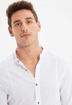 Trendyol Camisa - White -Boss Ventas 050f582f504f4a4aa0662c4ae3683628