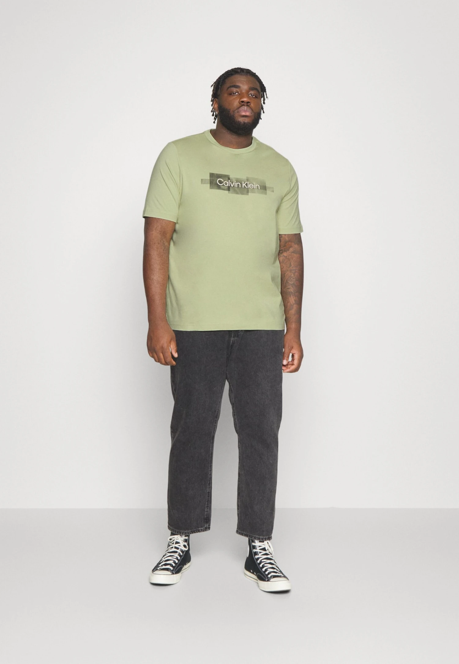 Calvin Klein Box Striped Logo - Camiseta Estampada - Herb Tea 4 Calvin Klein Box Striped Logo - Camiseta Estampada - Herb Tea - Imagen 2
