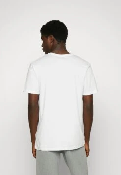 Quiksilver New Archi Tee 2 Pack- Camiseta Estampada - Four Leaf Clover/White 14 Quiksilver New Archi Tee 2 Pack- Camiseta Estampada - Four Leaf Clover/White -Boss Ventas 066e0f3836704814ba63ed65a92e454b