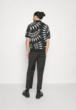 Neil Barrett Pleat Trousers - Pantalones - Black -Boss Ventas 098065b76c494b4e8b5136cc82f180c3