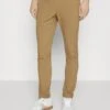 Dondup Gaubert - Pantalones Chinos - Terra 2 Dondup Gaubert - Pantalones Chinos - Terra -Boss Ventas 2ab2636a57e04d2facf579f295cc9020