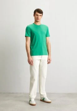 THEORY Camiseta Básica - Jade Green 10 THEORY Camiseta Básica - Jade Green -Boss Ventas 2bc8963588864d30ada05d353778e565