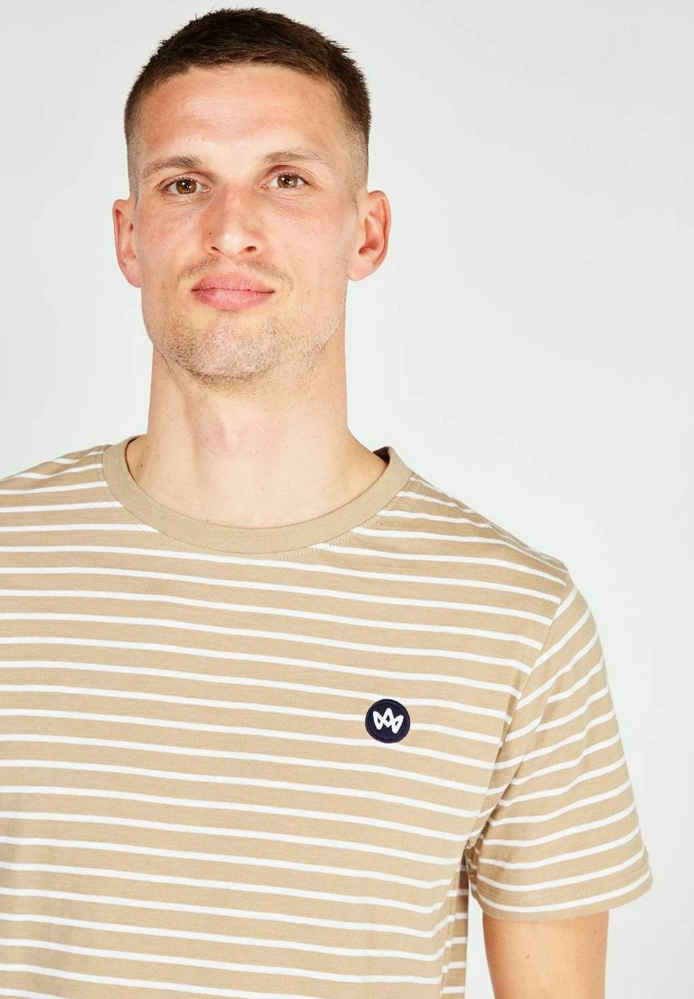 Kronstadt Timmi Organic Recycled Striped - Camiseta Estampada - Sand 6 Kronstadt Timmi Organic Recycled Striped - Camiseta Estampada - Sand - Imagen 4