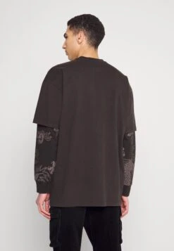 PRIMITIVE Legend - Camiseta De Manga Larga - Charcoal -Boss Ventas 3a41a92318bb43eba92a96cf5a27b9c2