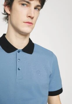 Bruuns Bazaar Raul Gonzales Logo- Polo - Ash Blue -Boss Ventas 790d63ed9d08405ab7cf5f207e4592c0