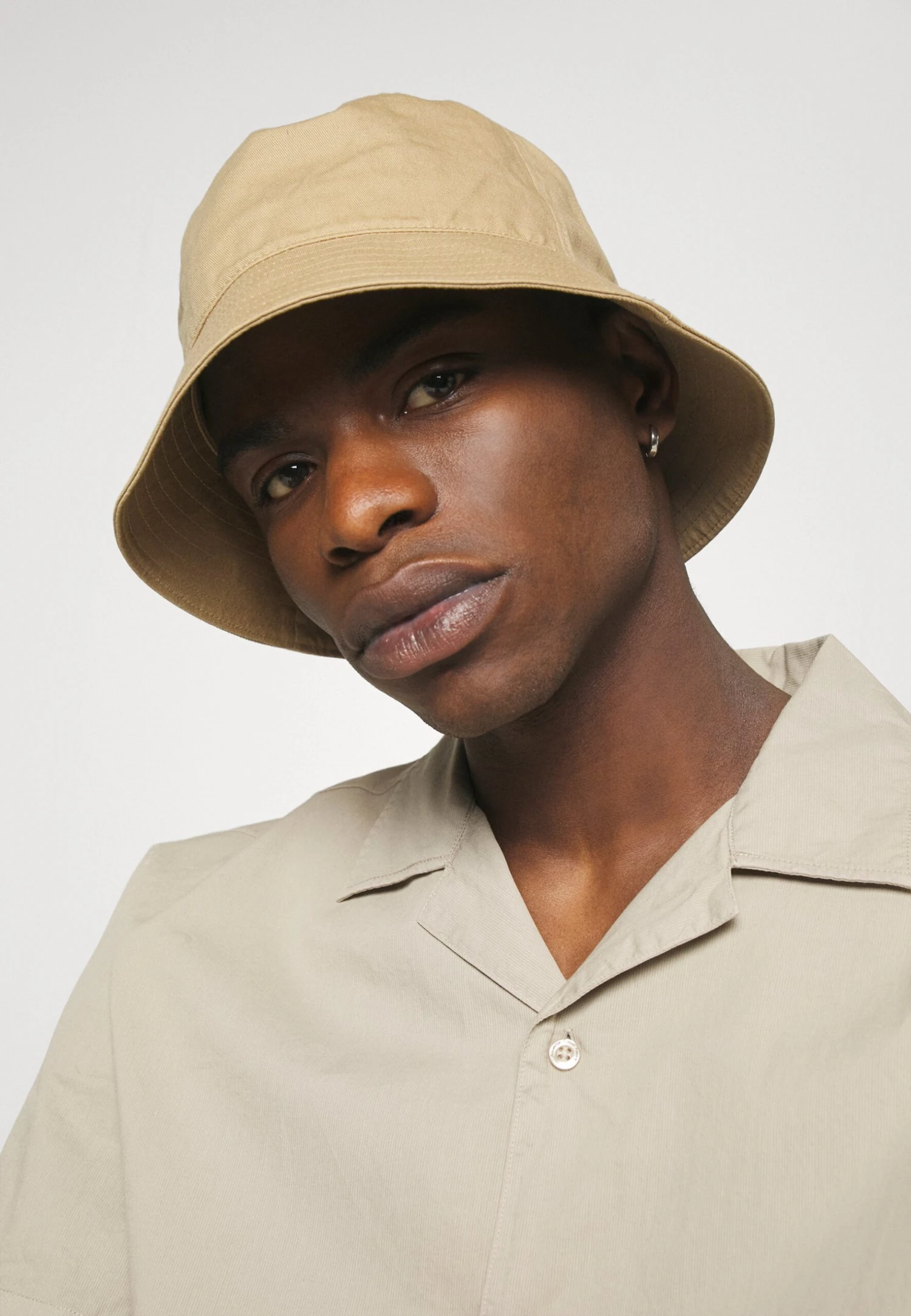 Boxed Fit Short Sleeve Shirt - Camisa - Light Feather Gray 6 Boxed Fit Short Sleeve Shirt - Camisa - Light Feather Gray - Imagen 4