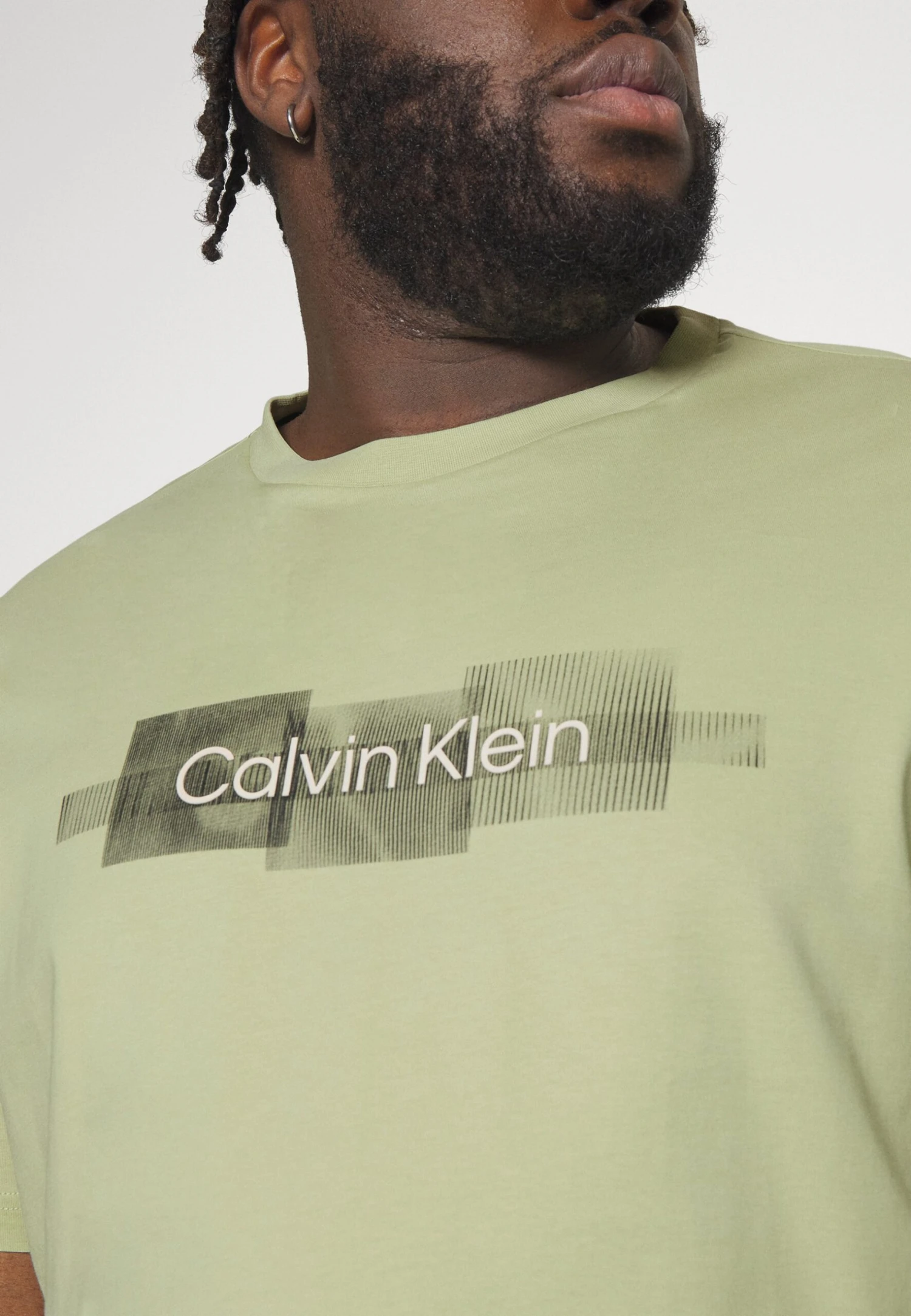 Calvin Klein Box Striped Logo - Camiseta Estampada - Herb Tea 8 Calvin Klein Box Striped Logo - Camiseta Estampada - Herb Tea - Imagen 6