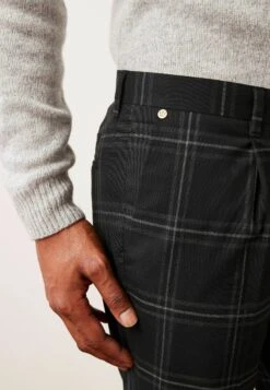 Next Trimmed Check - Pantalones Chinos - Black