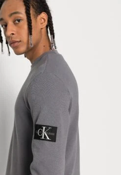 Calvin Klein Jeans Monogram Badge Waffle Tee - Camiseta De Manga Larga - Fossil Grey -Boss Ventas b9475c4ec55340ba88547f542651c7b2