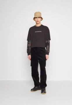 PRIMITIVE Legend - Camiseta De Manga Larga - Charcoal -Boss Ventas c29130b56f3046f78ada6e4a7580ef9b