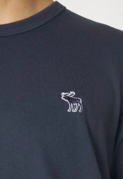 Abercrombie & Fitch Elevated Icon Crew - Camiseta Básica - Dark Blue -Boss Ventas d200612f7305499aa5068ed8160535b5