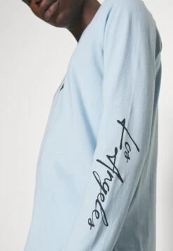 Hollister Co. Print Logo Webex - Camiseta De Manga Larga - Light Blue -Boss Ventas d5150a96416f4b958d2502dce59c3687