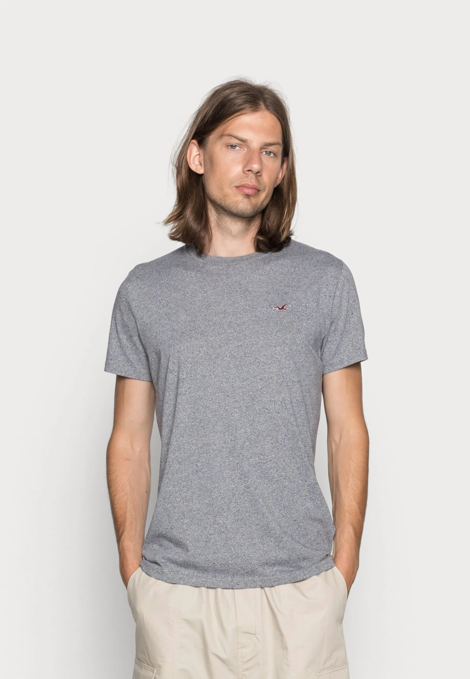 Hollister Co. Crew Chain 3 Pack - Camiseta Básica - Black/White/Grey 4 Hollister Co. Crew Chain 3 Pack - Camiseta Básica - Black/White/Grey - Imagen 2