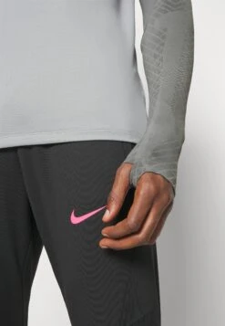 Nike Performance Liverpool Fc Strike - Camiseta De Manga Larga - Wolf Grey Smoke Grey Tough Red -Boss Ventas e436c5be139447ddbac50c2f6f5d0f06