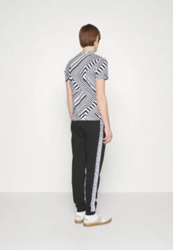 Bikkembergs Pantalones Deportivos - Black 9 Bikkembergs Pantalones Deportivos - Black -Boss Ventas f05e1e63462b46dea499e5323d206443